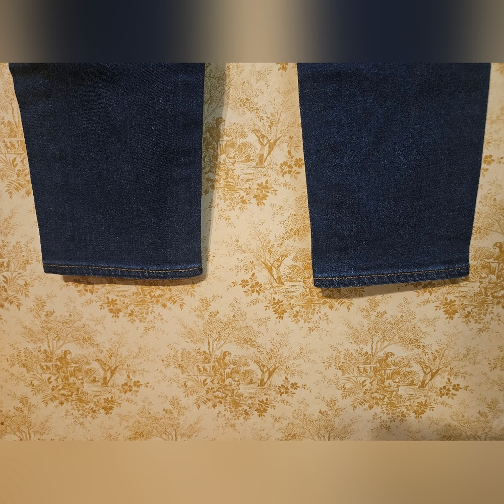 DKNY 6 Straight Leg Med-dark Jeans - Picture 7 of 10